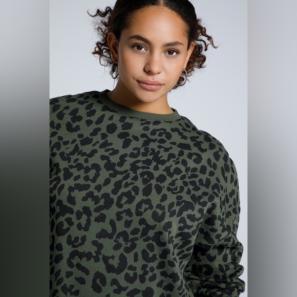 Workshop leopard print olive green plush pullover sweater in size 2X - Picture 2 of 14